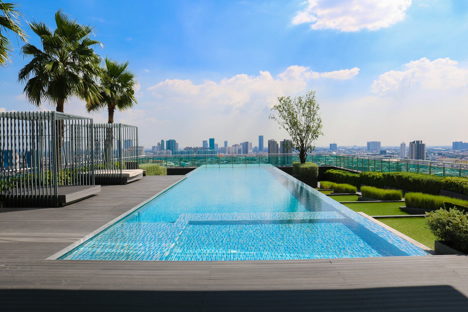 Piscina limpia en mantenimiento